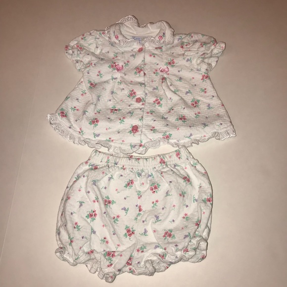 Very Cute White Floral Outfit - Picture 1 of 2